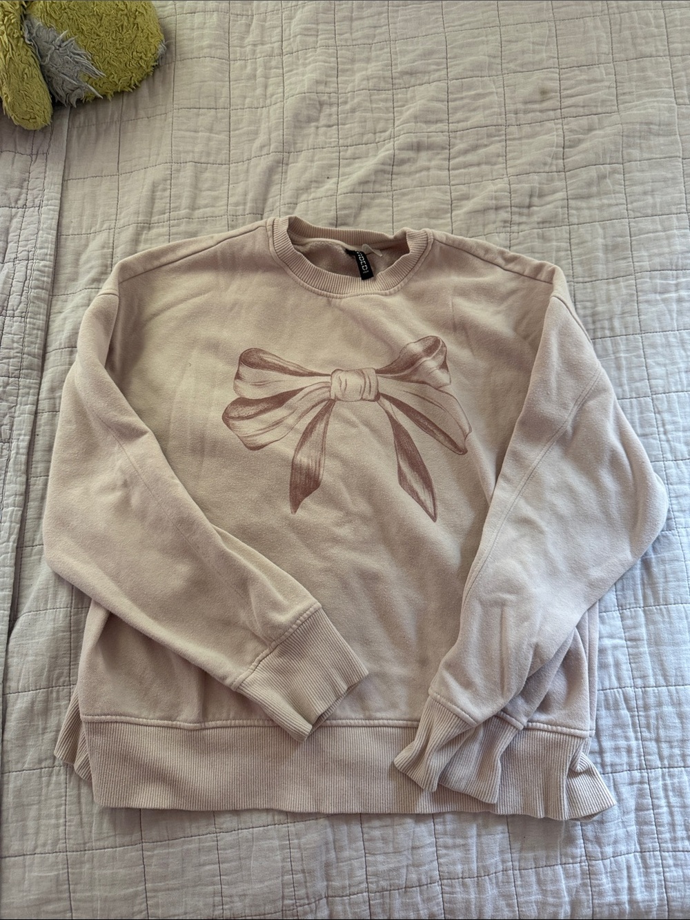 H&M Blush Pink Crewneck Sweatshirt with Bow Graphic